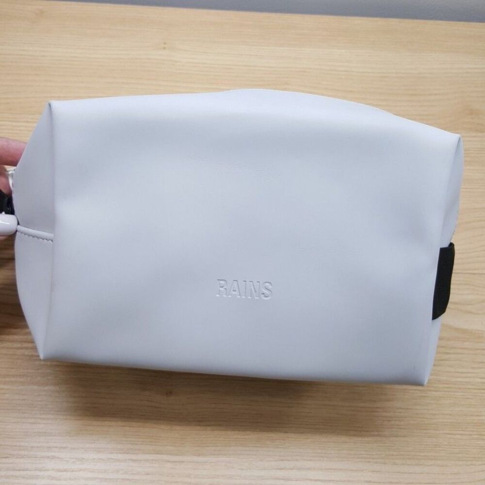 RAINS Wash Bag W3 Small in Ash Grey Zip Close Toiletry Travel Pouch